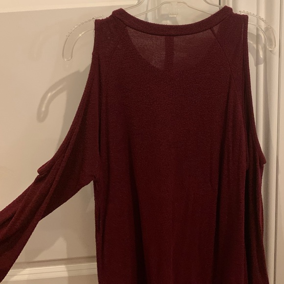 Maroon long sleeve with shoulders cut off - Picture 4 of 4